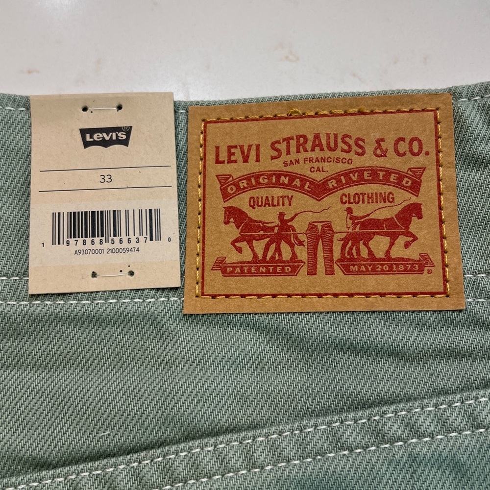 Levi’s High Waisted Mom Shorts Sage Green NWT Size 33 - Picture 9 of 12